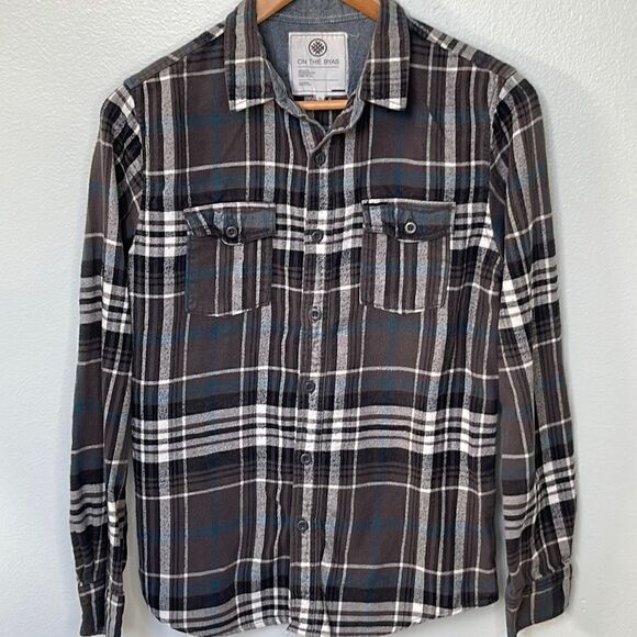On The Byas flannel plaid shirt.  Size Small. - Picture 1 of 4